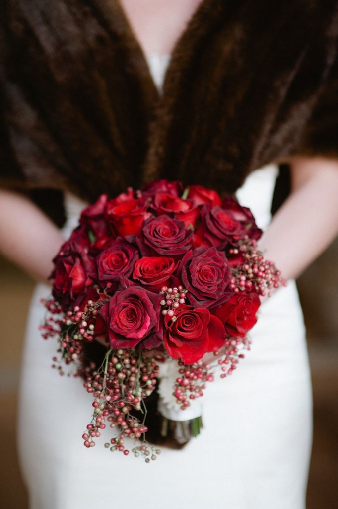 adorable-christmas-wedding-bouquets-traditional-and-not-only-31