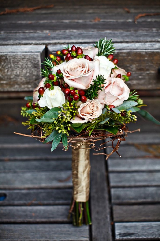 unconventional-winter-wedding-bouquets-16