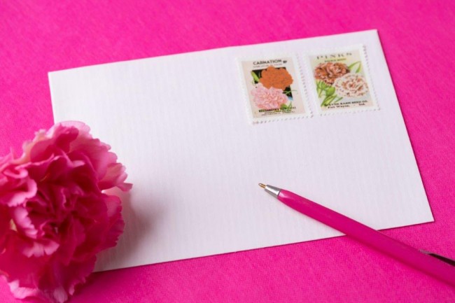 結婚式二次会の案内状に貼る切手の選び方